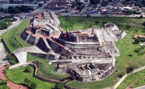 El Castillo de San Felipe fue el último bastión de los españoles durante el asedio de Cartagena de Indias y el símbolo de la defensa del Caribe español contra la ofensiva inglesa (imagen procedente de http://sitiosturisticosdecartagenadeind.blogspot.com )
