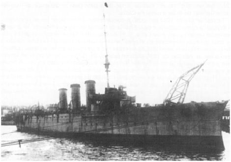 El República fondeado en el Arsenal de La Carraca en 1936