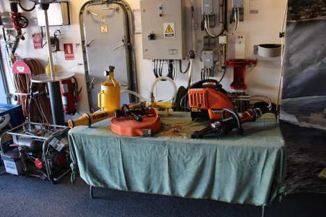 control de daños fragata noruega hnoms helge ingstad (f-313) (12)