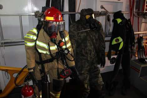 control de daños fragata noruega hnoms helge ingstad (f-313) (22)