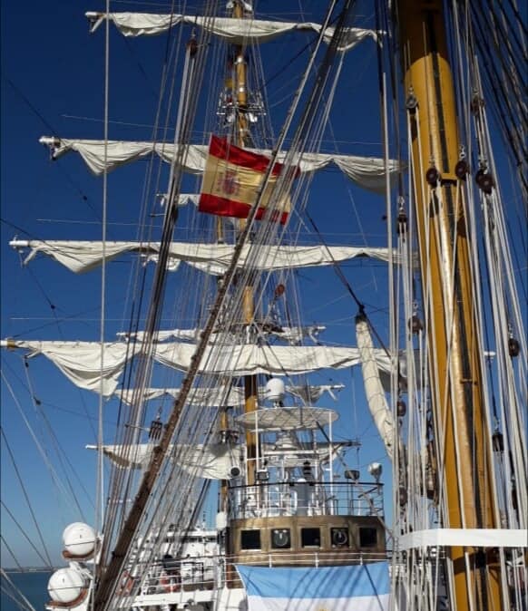 ARA LIBERTAD PUERTO CADIZ FORO NAVAL (5)